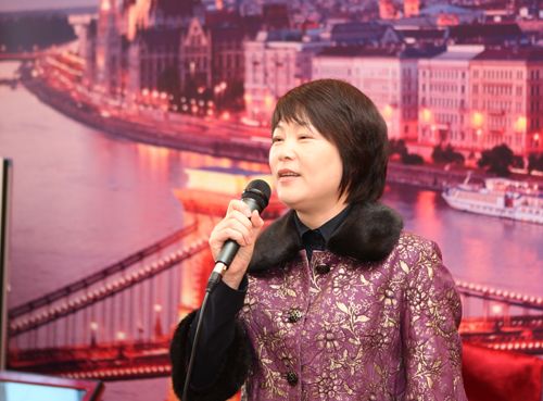 温州市侨联副主席应凤娟女士讲话