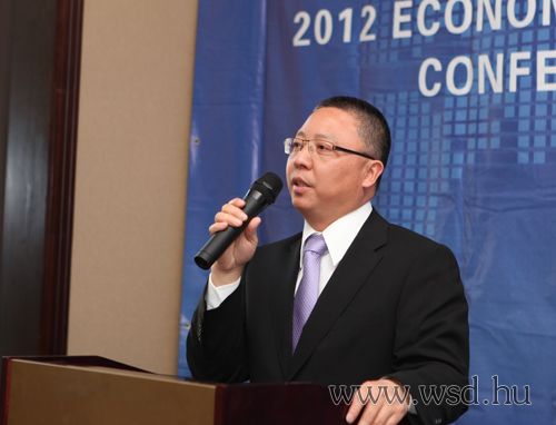 中国驻匈牙利使馆商务参赞王洪亮先生在晚会上讲话