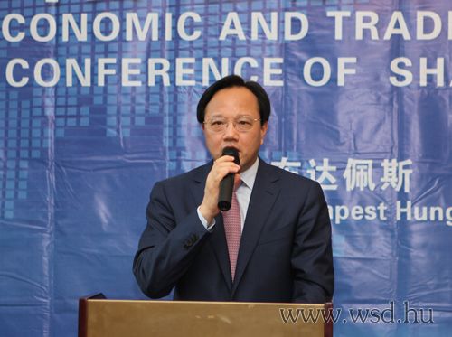 绍兴县人民政府首席顾问何加顺先生在晚会上讲话