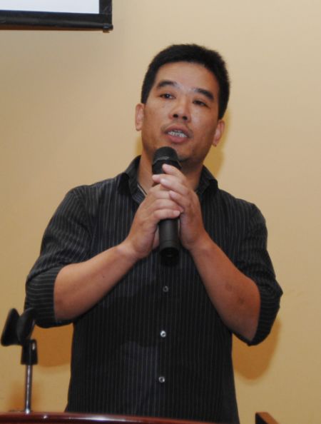 瑞安同乡会秘书长林云峰先生主持