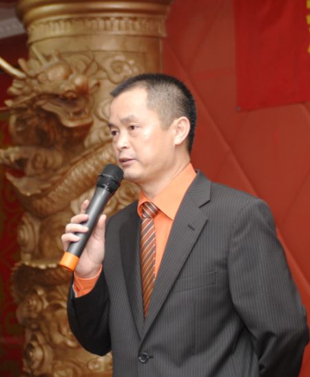 明溪商会常务副会长冯德其先生致辞