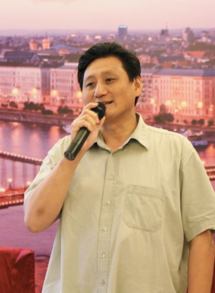 福建同乡会执行会长陈雷先生代表福建同乡会对代表团的到来表示热烈地欢迎。