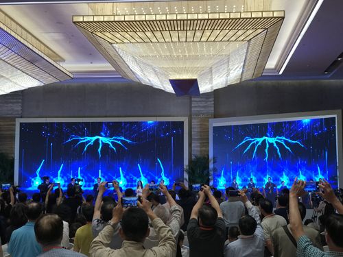 9月11日第九届世界华文传媒论坛在中国福州闭幕式上。