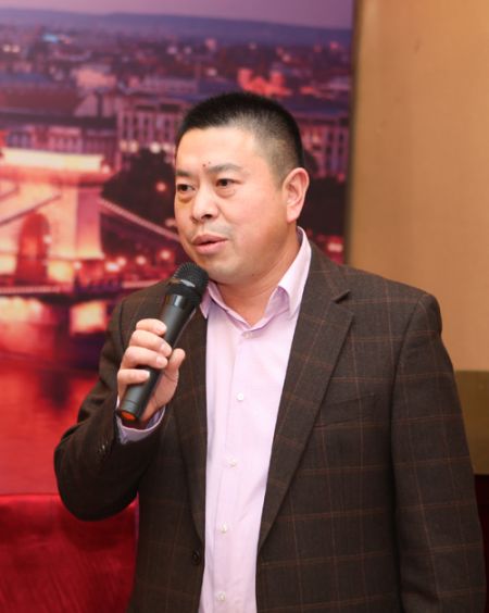 瑞安同乡会会长胡绍炳主持并致辞