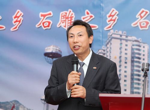 使馆教育处负责人李新华