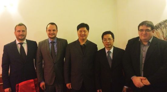 刘教授与匈经济部副国务秘书Dr.Lenner