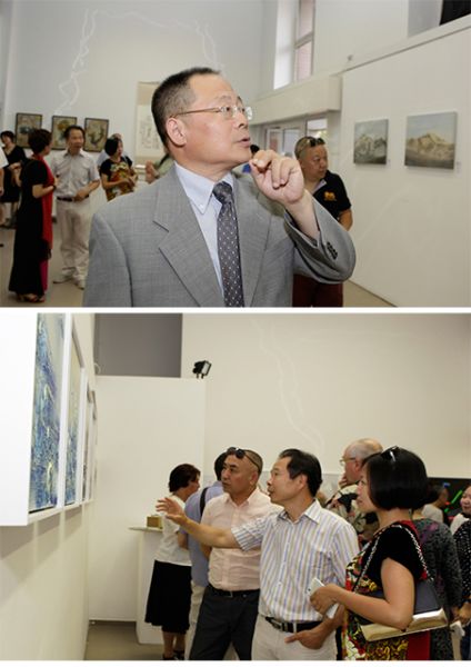 中国驻匈牙利大使馆文化参赞郭晓光先生、匈牙利的华人艺术家通格拉、魏翔先生、唐萌女士等欣赏艺术家们的艺术作品