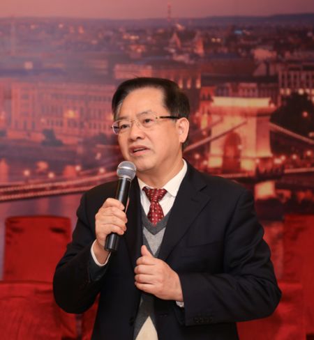 杨江帆先生代表到访的代表团致词
