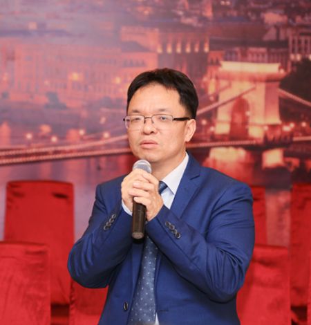 中欧科技经济交流协会会长周维辉发言