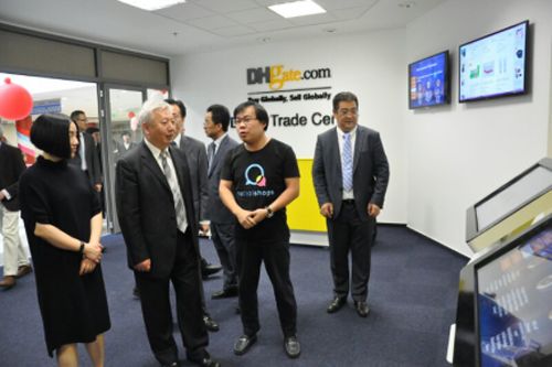 中国驻匈牙利大使段洁龙先生参观敦煌网数字贸易中心