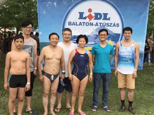 你畅游，我买单——2017年7月9日（周日），唐人街集团连续第三年组织和赞助旅匈华人横游巴拉顿湖。