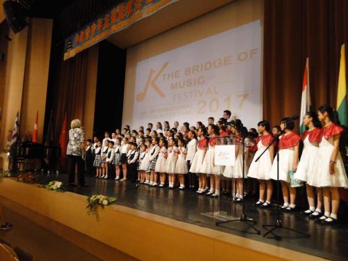 中匈青少年合唱团同台演出。(图：匈牙利《欧洲论坛》)