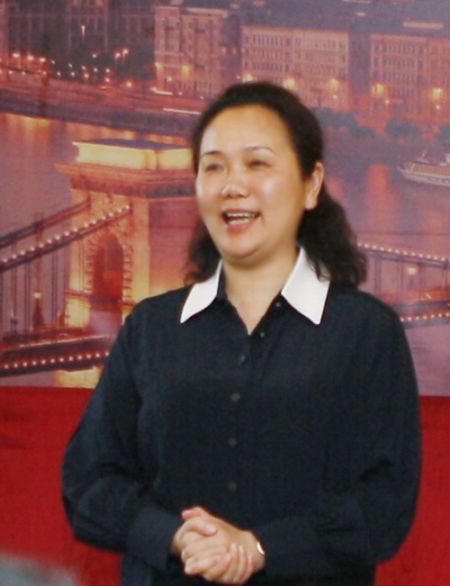 参访团团长福建省人民政府台湾事务办公室主任王玲女士发表讲话