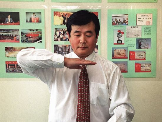 ▲“法轮功”头目李洪志。图源：《商业内幕》