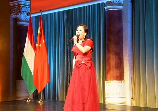 各界嘉宾畅叙友谊，共话合作，衷心祝贺中华人民共和国成立75周年和中匈建交75周年