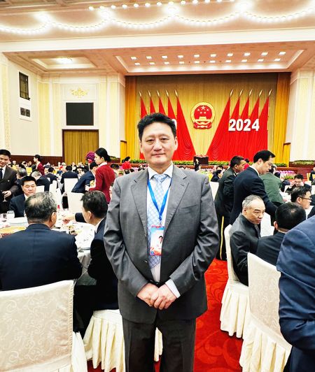 陈雷会长在国宴上留影