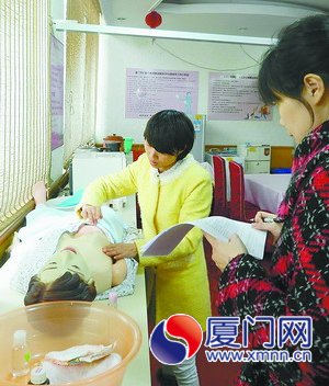 厦门一50岁男子报考催乳师 自称男性更有优势