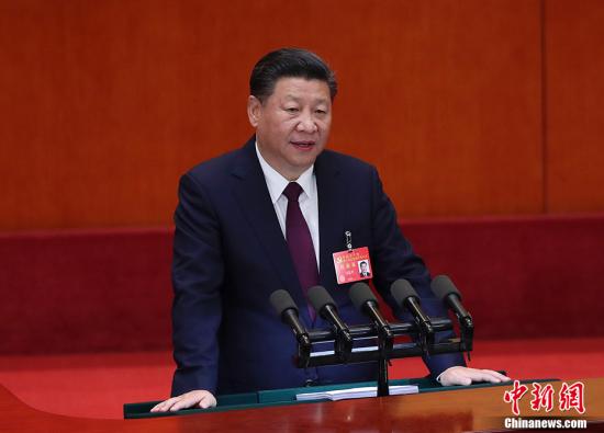 10月18日上午，中国共产党第十九次全国代表大会在北京人民大会堂开幕。习近平代表第十八届中央委员会向大会作报告。