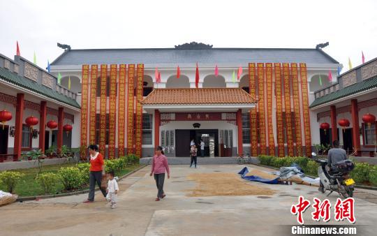 图为功能齐全的广西玉林市玉州区城北街道高山村公共服务中心.